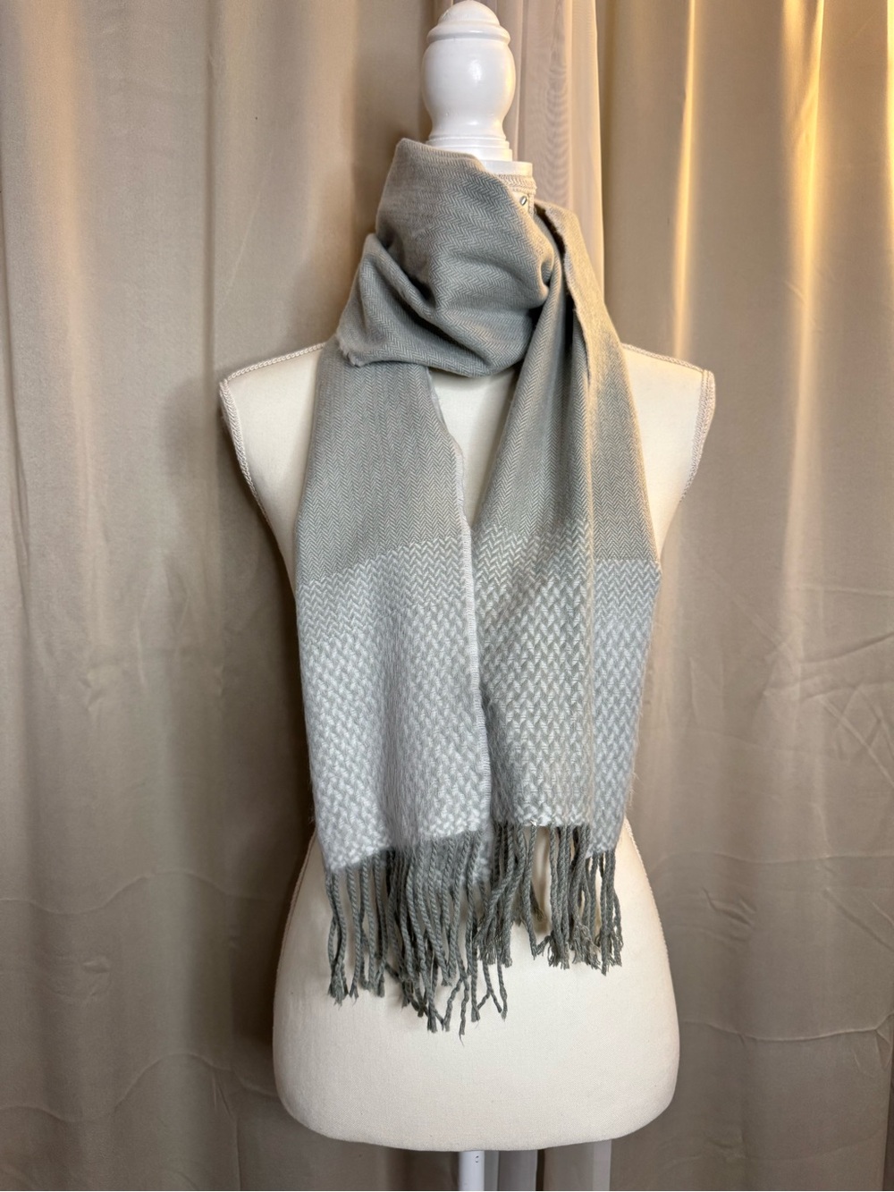 100% Cashmere Scarf Made in Scotland Gray Ivory Fringe Soft Luxury Winter Wrap